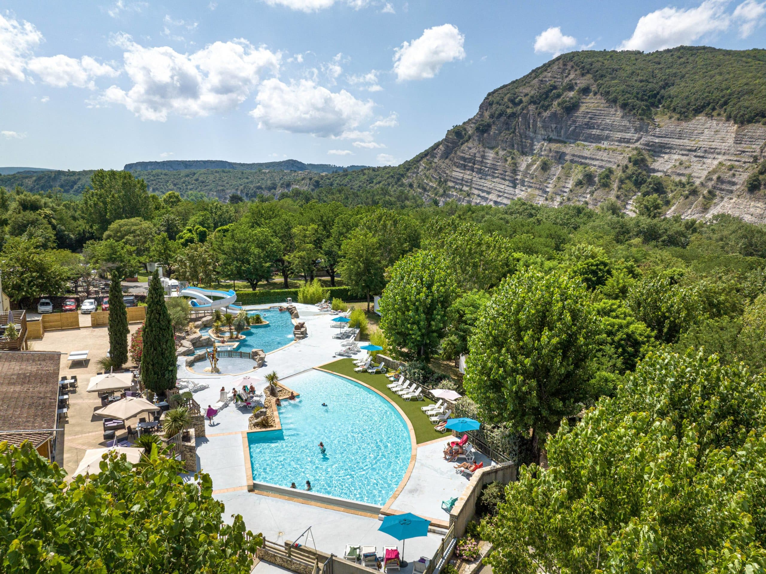 https://espace-ptl.ancv.com/appli/butterfly/data/medias_PA/PHOTOS/141180001001/141180001001OUKVuYiHF6-Camping-Arc-en-Ciel-Vallon-Pont-dArc-29-scaled.jpg