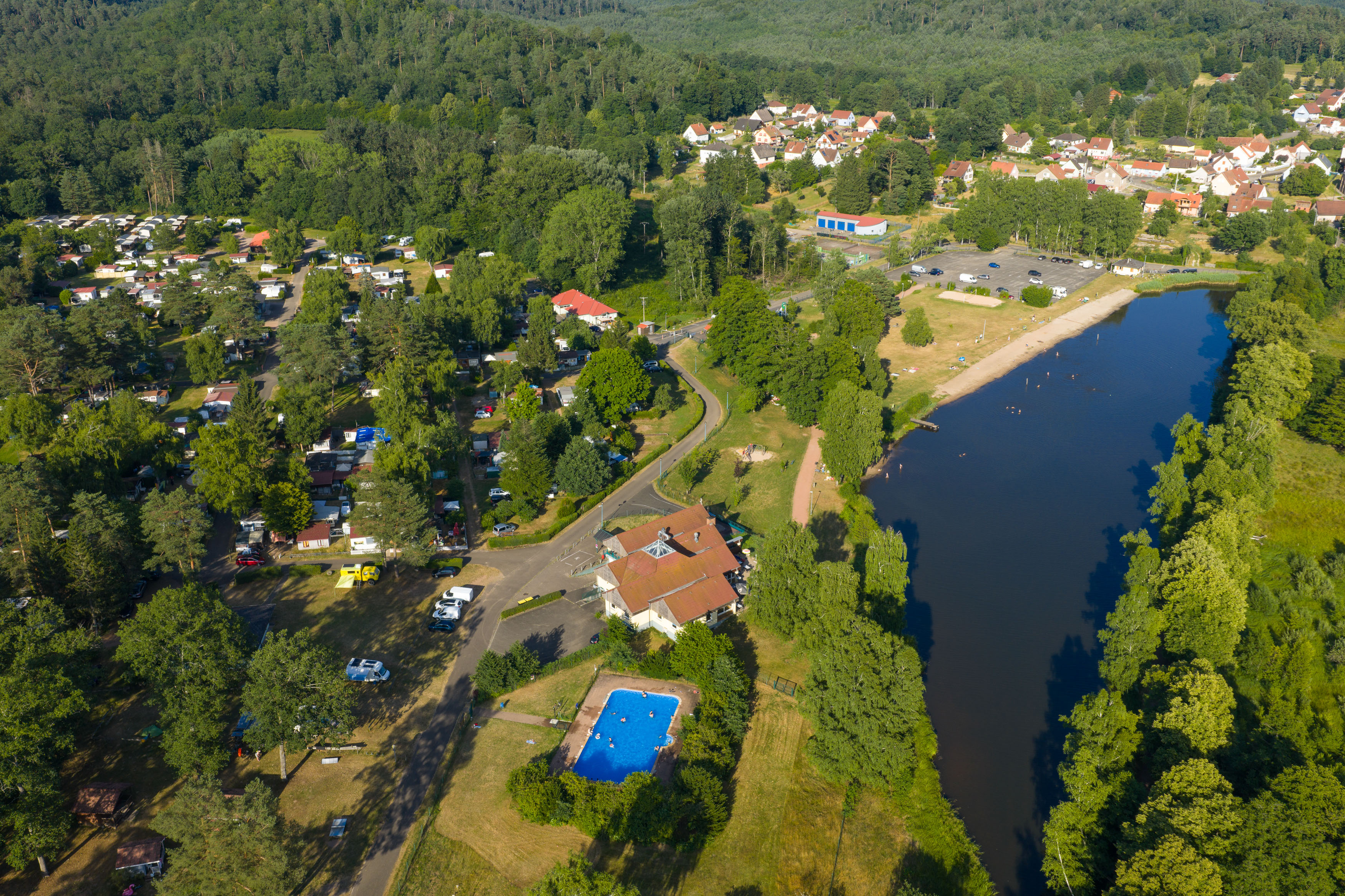 https://espace-ptl.ancv.com/appli/butterfly/data/medias_PA/PHOTOS/829588001001/829588001001rARrfrFhpl-Camping-Baerenthal-General-RamsteinPlage-ciela-village-48.jpg